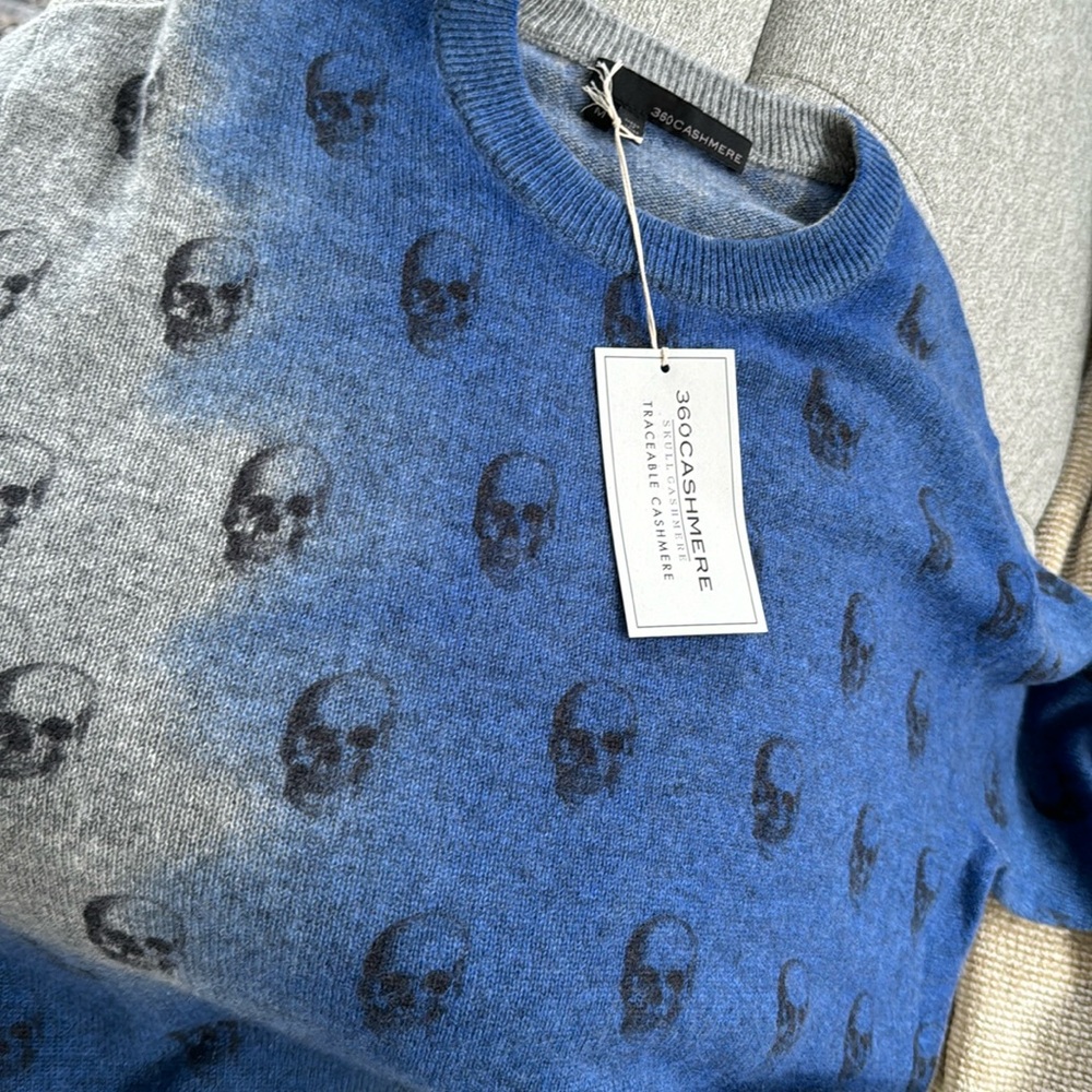Sweater 360. Cashmere.  Long sleeve